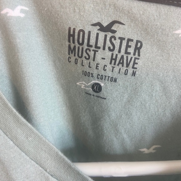 Hollister Men's Teal V-Neck Tee - Picture 4 of 4